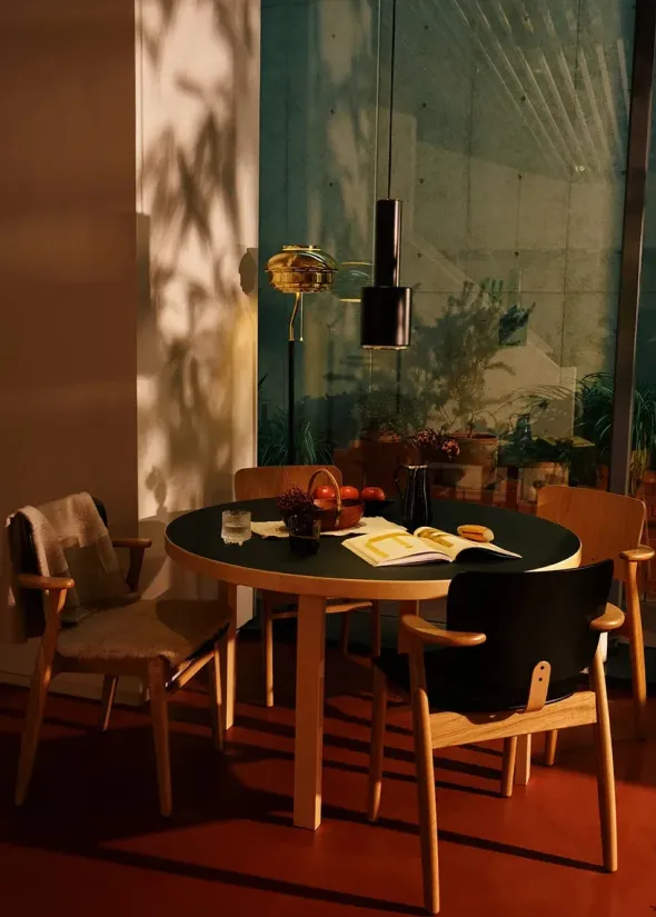 Aalto Table Round 91, Ø125 cm fra Artek