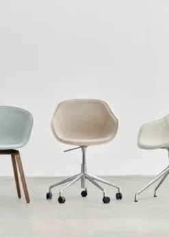 About a Chair AAC52 Forsidepolstret, hvid skal fra Hay
