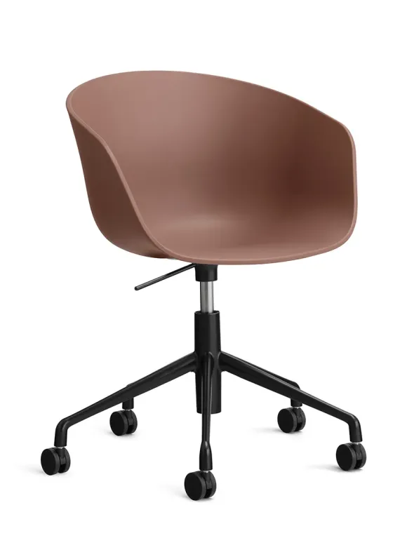About a Chair AAC52 fra Hay