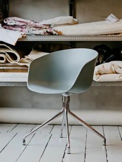 About a Chair AAC20 fra Hay