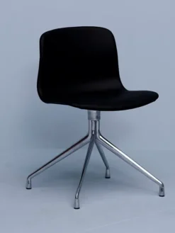 About a Chair AAC11 fra Hay
