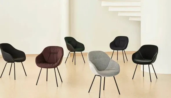 About a Chair AAC127 fra Hay