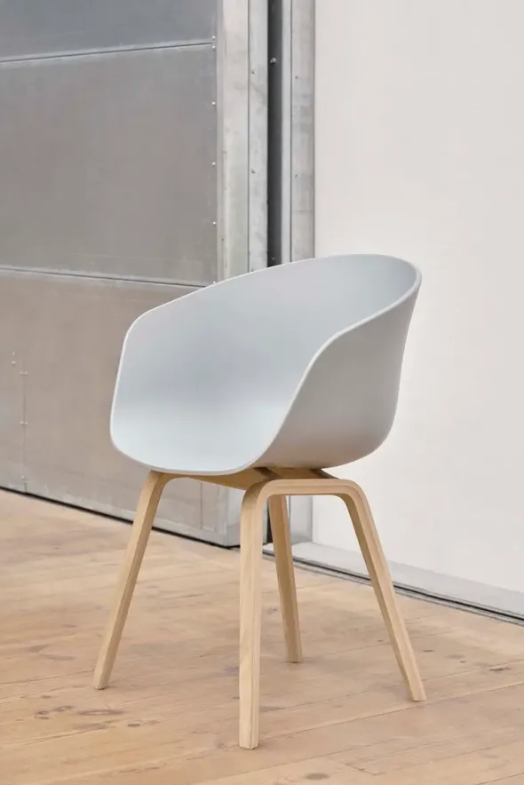 About a Chair AAC22 fra Hay