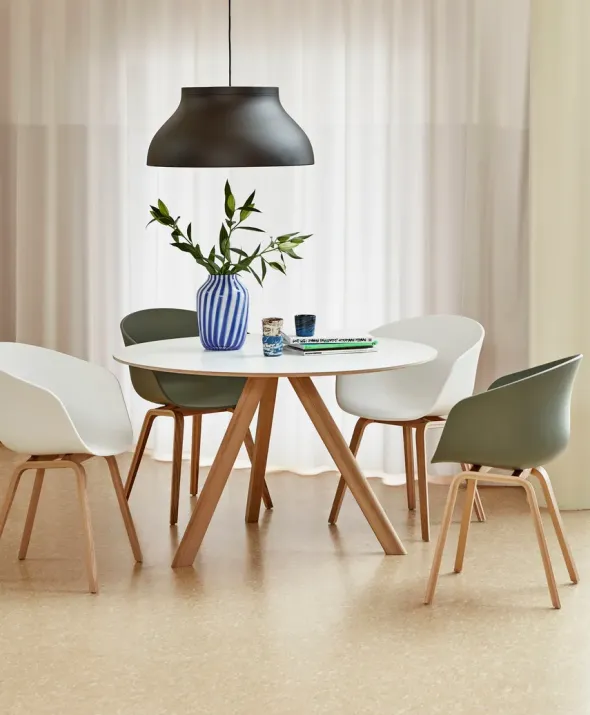 About a Chair AAC22 fra Hay