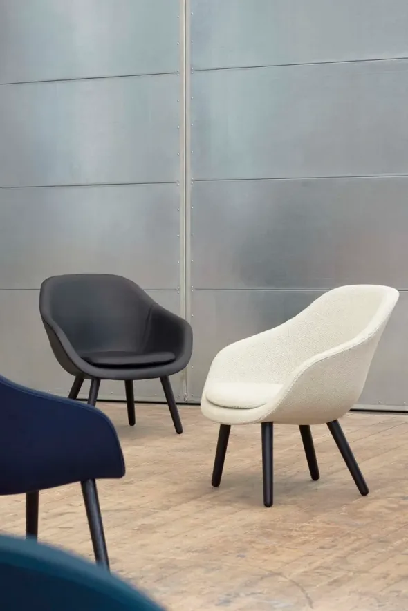 About a Lounge Chair low AAL82 fra Hay