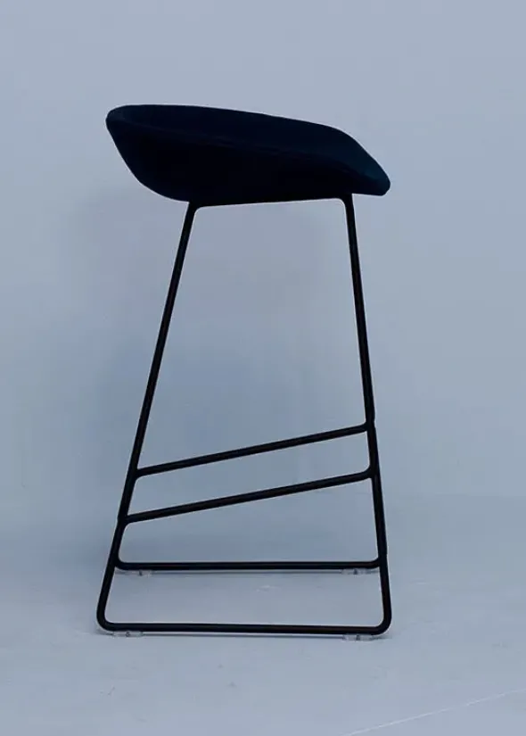 About a Stool AAS39 fra Hay