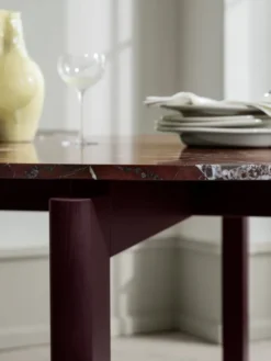 After Dining Table Ø120, Marble Burgundy fra Fritz Hansen