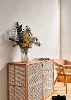 Air Sideboard, oak/cane fra Design House Stockholm