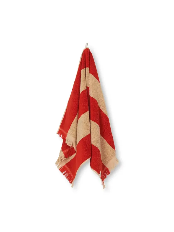 Alee Hand Towel, light camel/red fra Ferm Living
