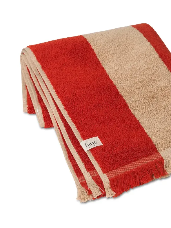 Alee Hand Towel, light camel/red fra Ferm Living
