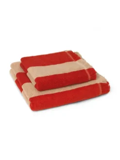 Alee Hand Towel, light camel/red fra Ferm Living