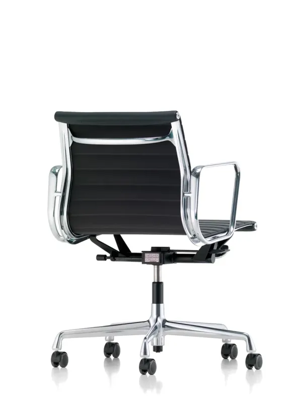 Aluminium Chair EA 117 Kontorstol, sort læder fra Vitra
