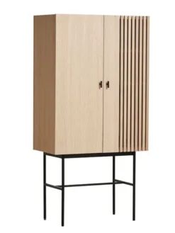 Array Highboard fra Woud