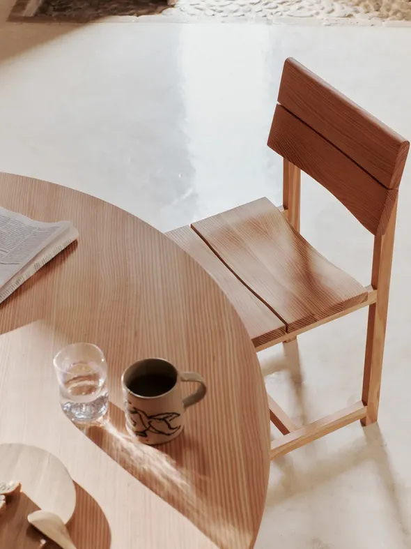 Aukko Dining Table Ø140 fra Ferm Living