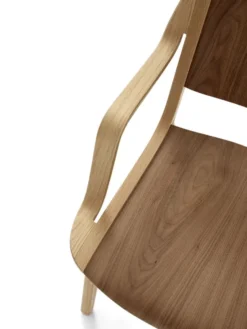 AX HM11 Stol, eg/valnød fra &Tradition