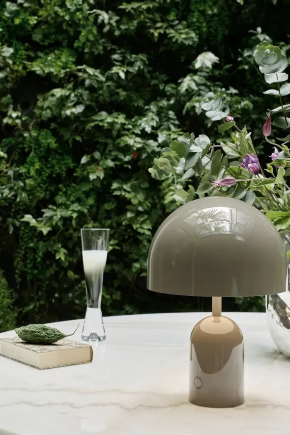 Bell Portable Bordlampe, taupe fra Tom Dixon