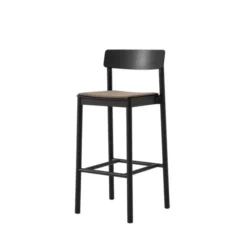 Betty TK17 Bar Chair fra &Tradition