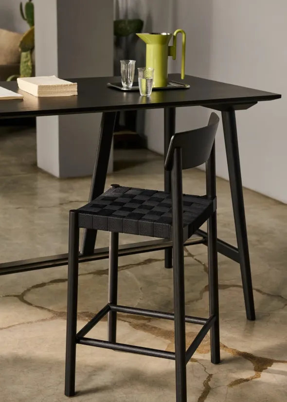 Betty TK15 Bar Chair fra &Tradition
