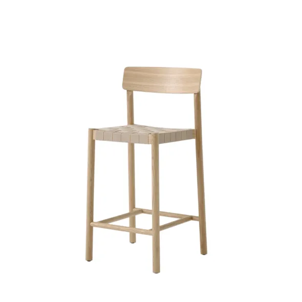 Betty TK12 counter barstol fra &Tradition