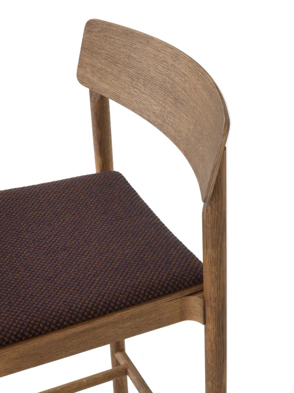 Betty TK14 counterstol med polster fra &Tradition