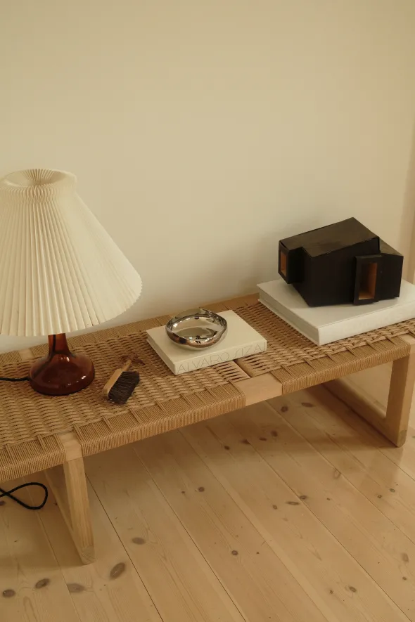 BM0489L Table Bench Special Edition, eg sæbe papirflet af Børge Mogensen