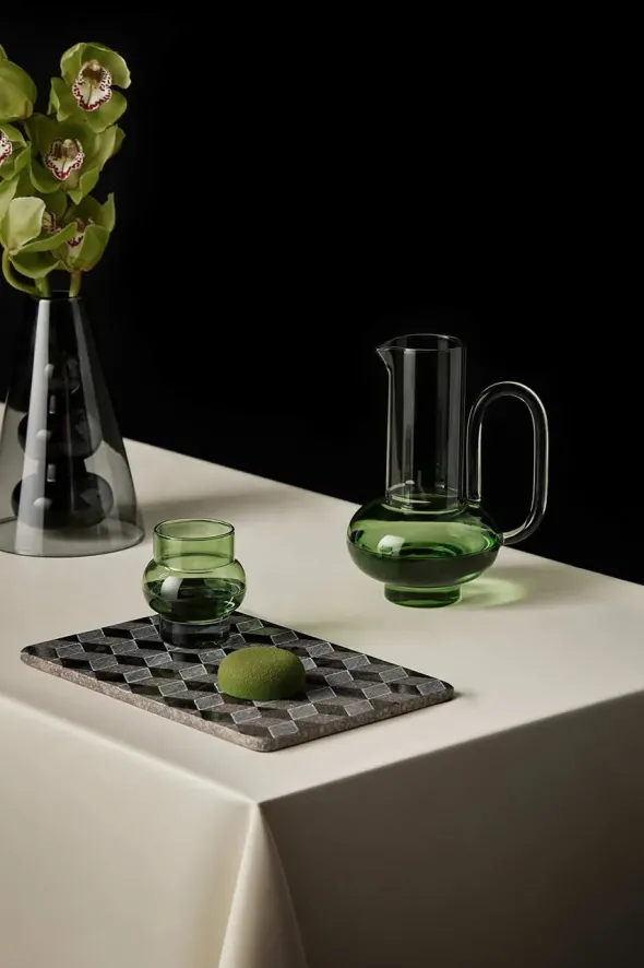 Bump Vase Cone Black fra Tom Dixon