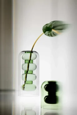 Bump Vase Short Black fra Tom Dixon