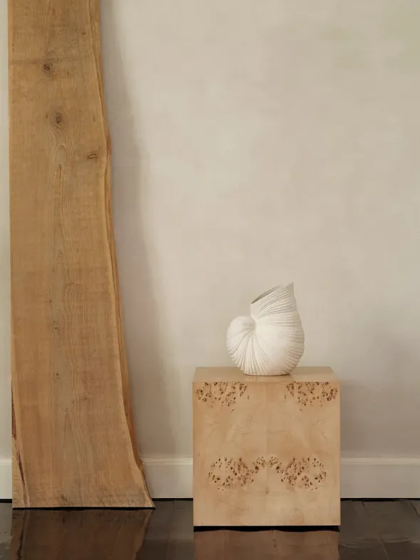 Burl Cube Side Table fra Ferm Living