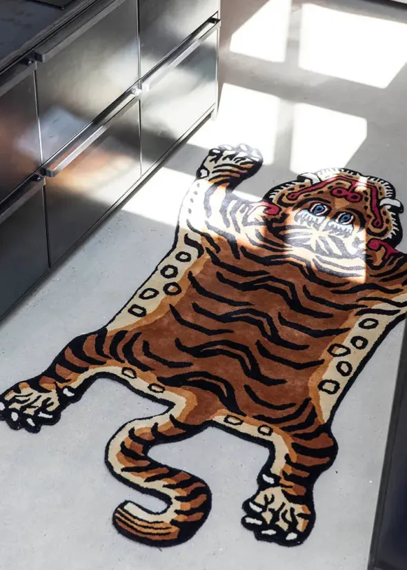 Burma Tiger Rug, large fra Bongusta