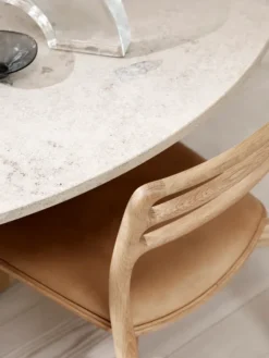 Cabin bord Ø150, beige marmor fra Vipp