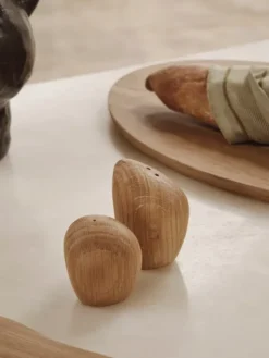 Cairn Salt & Pepper Shakers fra Ferm Living