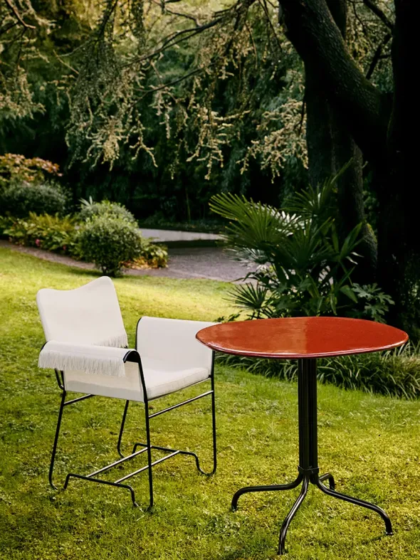 Carmel Bistro Dining Table fra GUBI