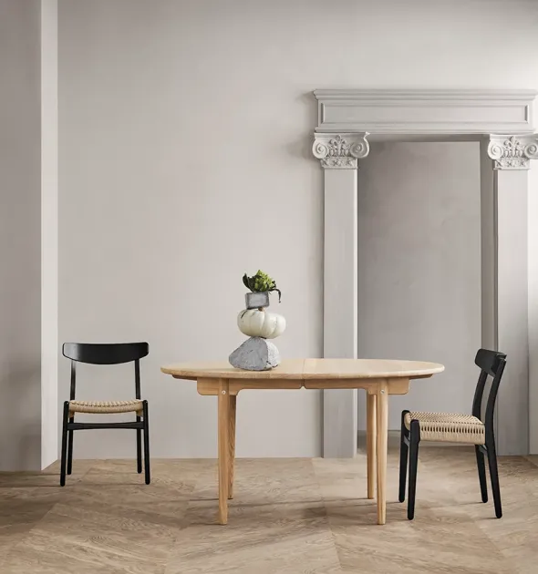 CH23 Spisestol, sort eg af Hans J. Wegner