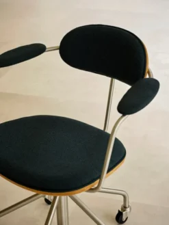 CH621 Swivel stol, eg olie af Hans J. Wegner