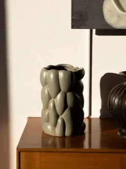 Cloud Vase, smoke green fra raawii