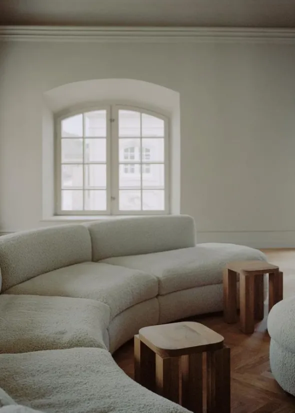 Coda sofa, configuration 8 Dark Zink fra New Works