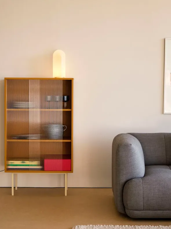 Colour Cabinet, tall med glasdøre fra Hay