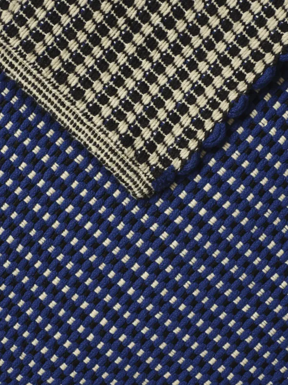Cord ultramarine blue gulvtæppe fra Tom Dixon