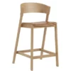 Cover Counter Stool, oak w. cognac leather fra Muuto