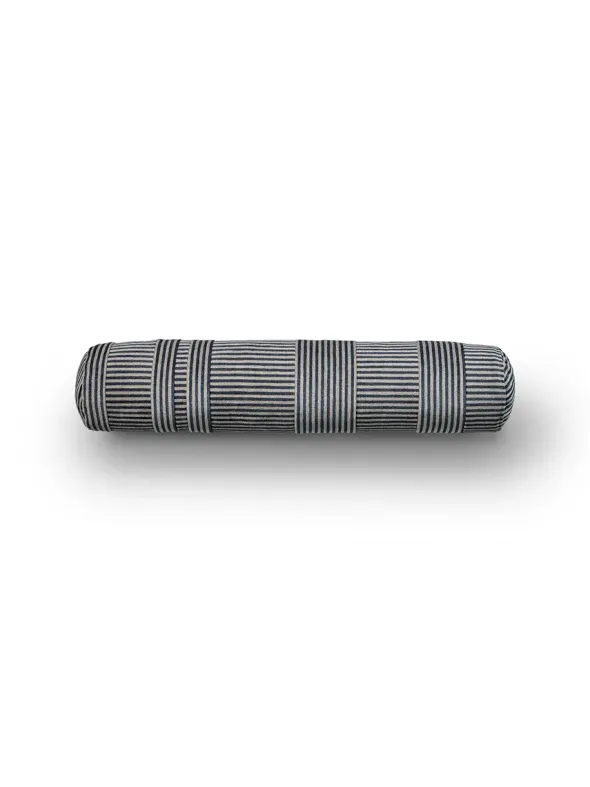 Crest Pyjamas Pillow, Ø15x74 fra Eilersen