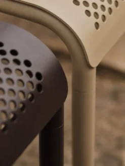 Dapple udendørs sidebord fra Ferm Living