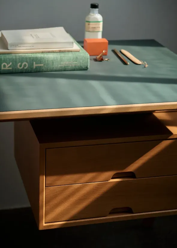 Daystak Desk RD3 fra &Tradition