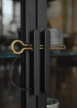 Dowry III kabinet, onyx eg, frosted glass fra Stellar Works