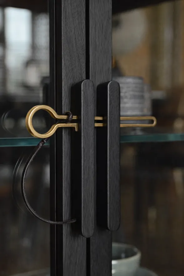 Dowry III kabinet, sort eg, frosted glass fra Stellar Works
