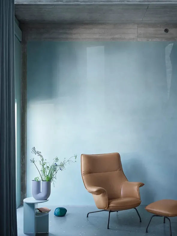 Doze Lounge Chair inkl. Fodskammel, black refine leather fra Muuto