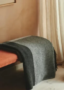 Drejø Plaid, grey mix fra Silkeborg Uldspinderi