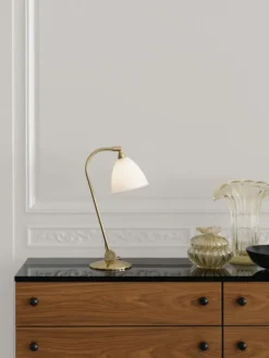 62 Dresser fra GUBI
