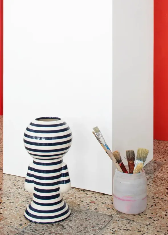 Dummy Vase, dark blue fra raawii