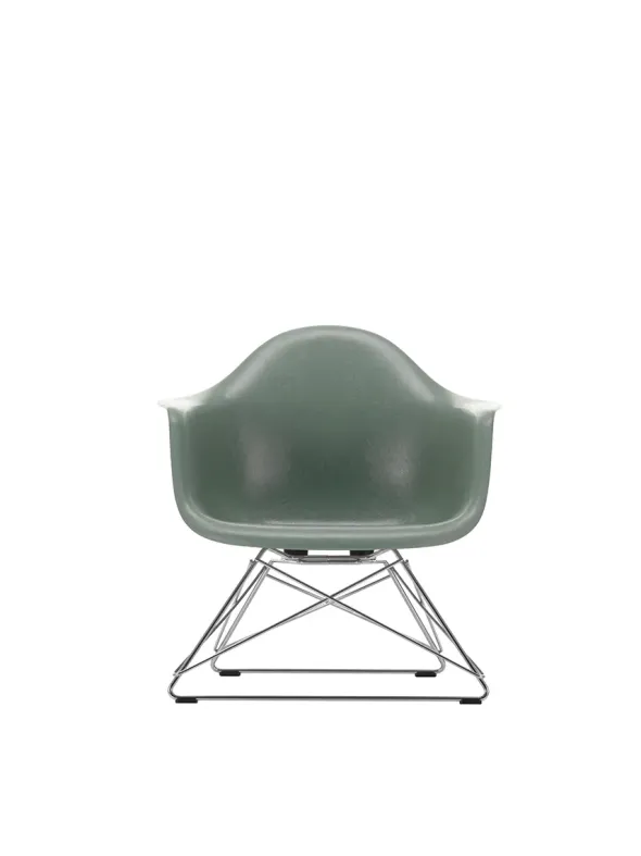 Eames Fiberglass Armchair LAR, forkromet fra Vitra