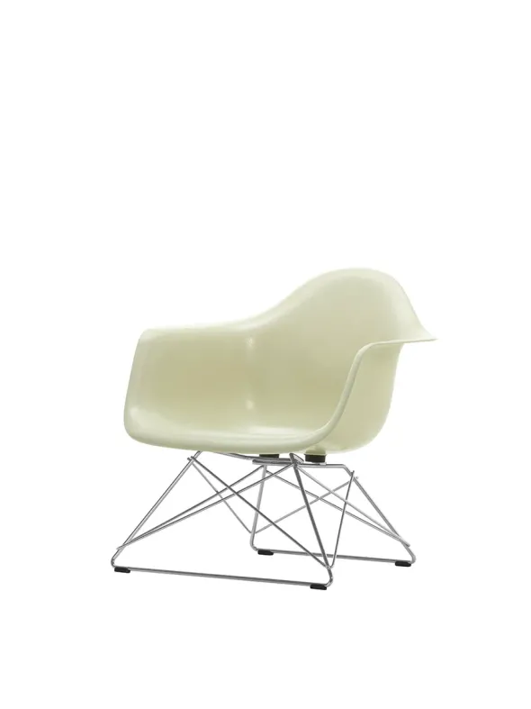 Eames Fiberglass Armchair LAR, forkromet fra Vitra